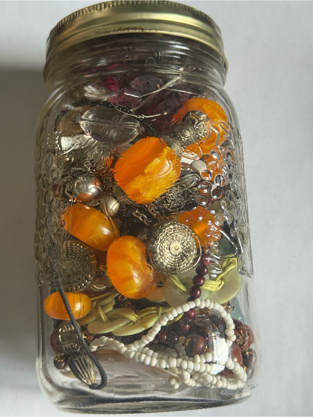 Mason jar costume jewlery. Some Wearable. Some for crafts. Untested. No returns